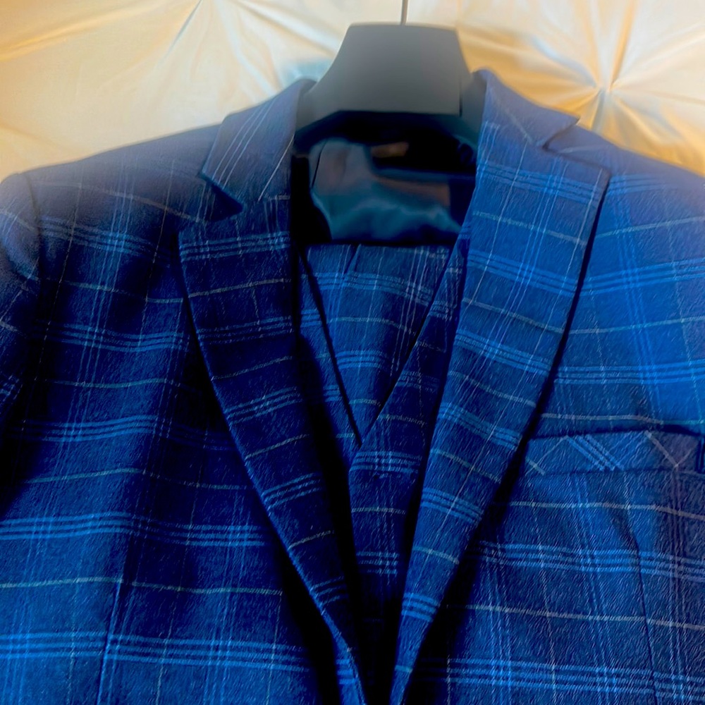 Brilliantly designed customized three piece suit